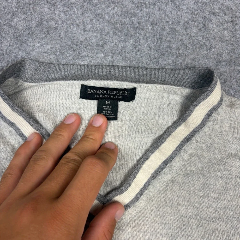 Banana Republic Luxury Blend Silk Cotton Cashmere V-Neck Sweater Gray Mens M